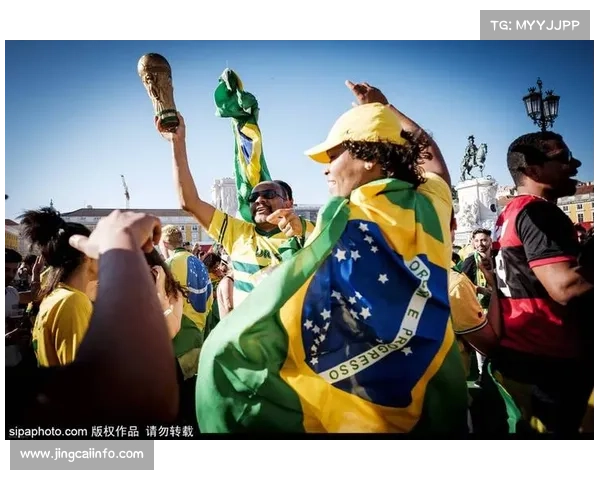 雷恩主场气势如虹,球迷助威成第十二人 雷恩主场气势如虹,球迷助威成第十二人